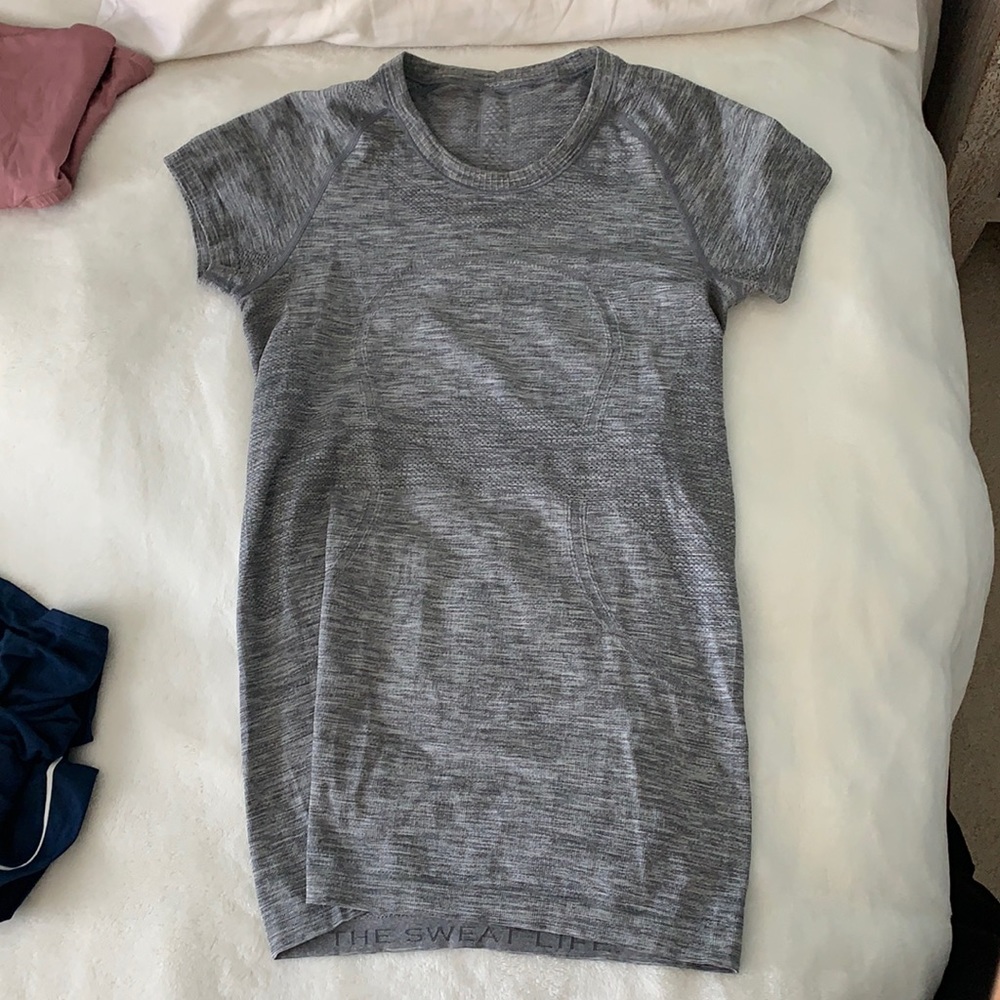 lululemon short sleeved shirt